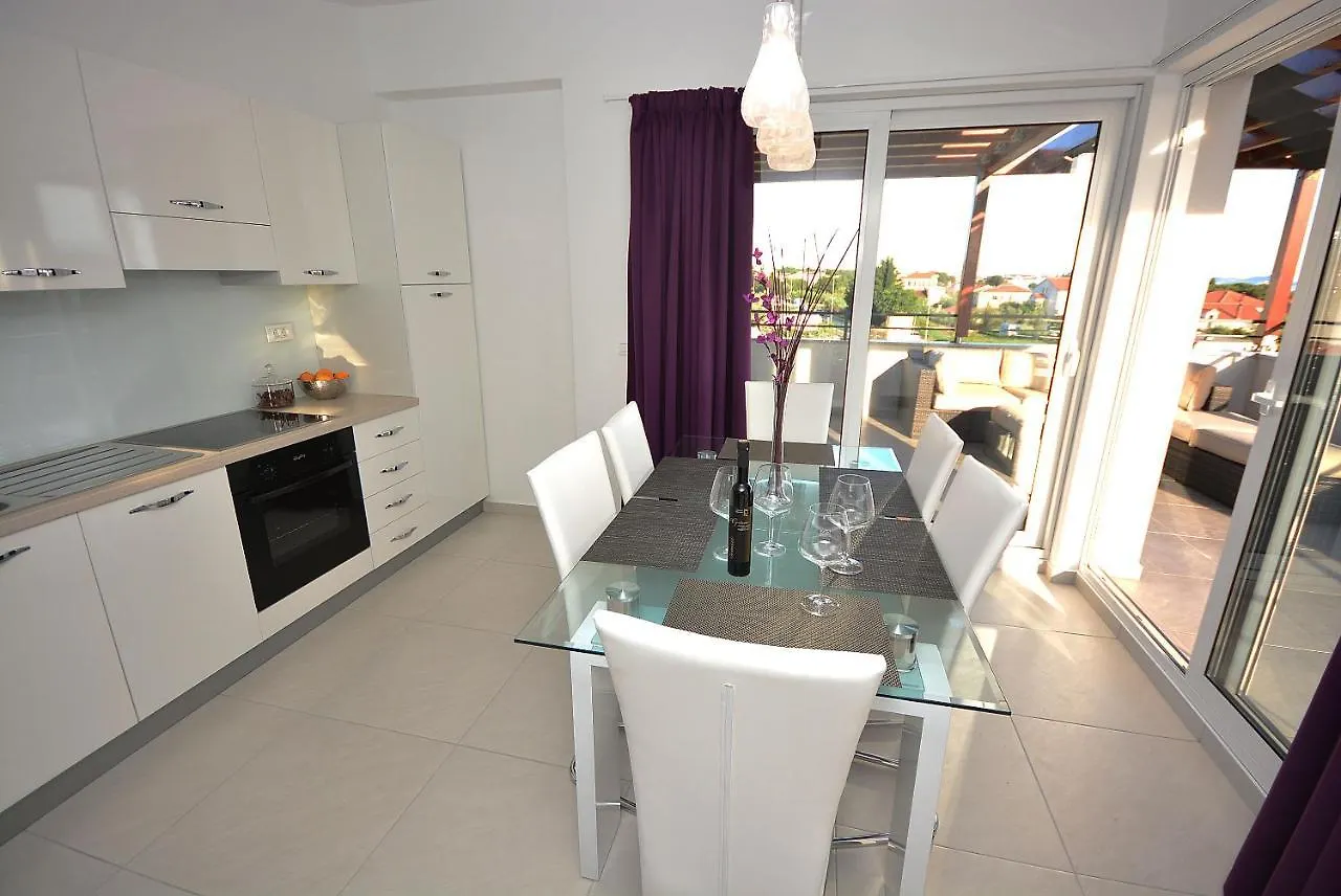 Apartment 3 With The Private Jacuzzi Turanj