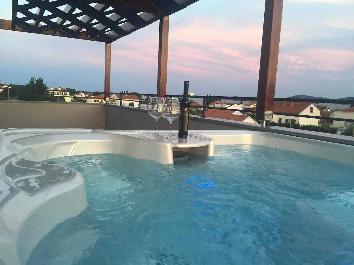 Apartment 3 With The Private Jacuzzi Turanj
