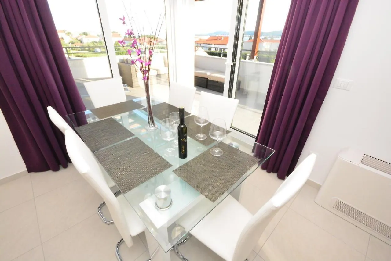 Apartment 3 With The Private Jacuzzi Turanj